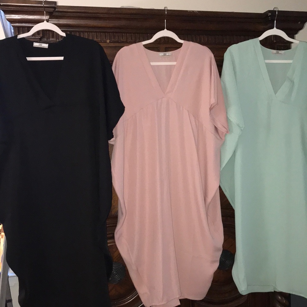 COPY - I’m selling my Dress they’re brand new Green block and peachy c…